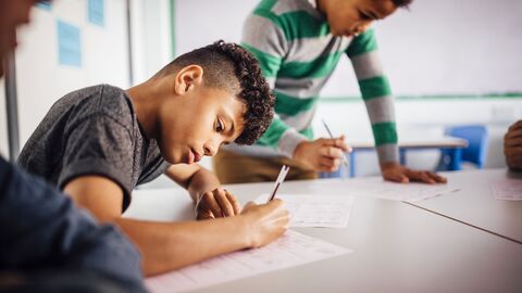 Schüler während des Sprachunterrichts 