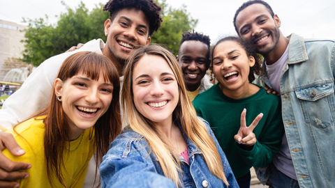 Eine Gruppe Lehramtsstudenten - junge Frauen und Männer