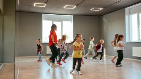 Unterstützungsmaßnahme Tanzen in der Turnhalle