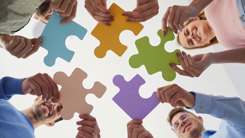 Fortbildung in Modulen Puzzleteile im Kreis
