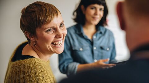 Schulleiterqualifizierung Drei Lehrkräfte im Gespräch