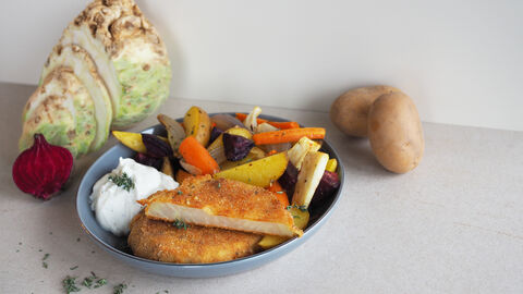 Sellerie-Schnitzel mit Ofengemüse und Quark-Dip                                                 